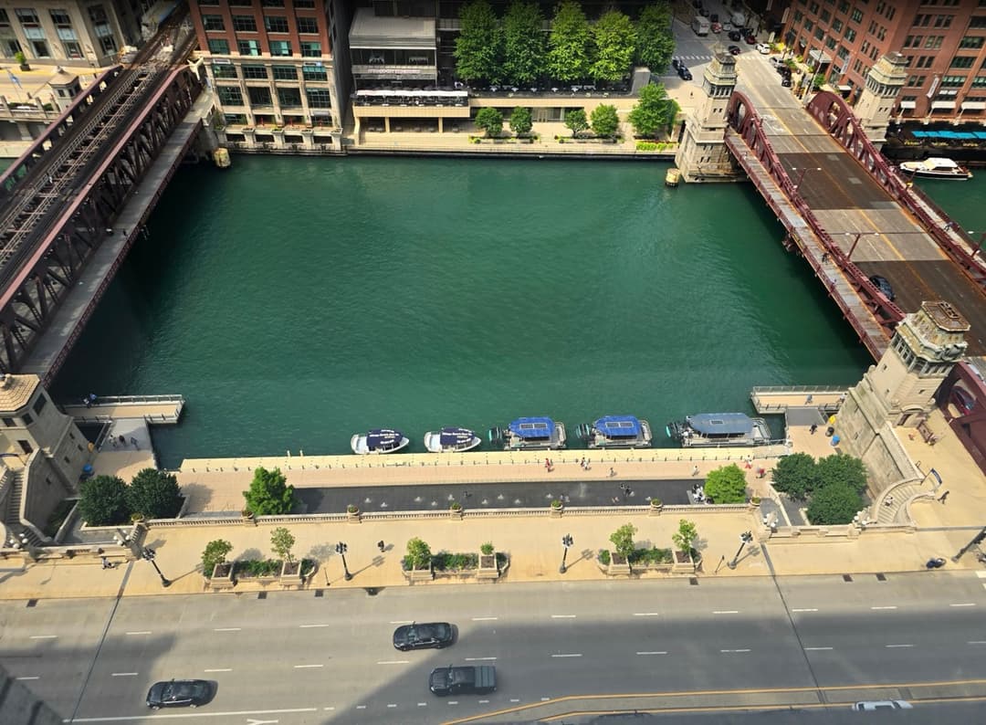  Chicago Water Plaza - Downtown